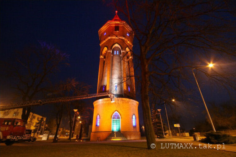 „Wieża ciśnień w Środzie Wielkopolskiej iluminacja wykonana w dniu 10.02.2011”